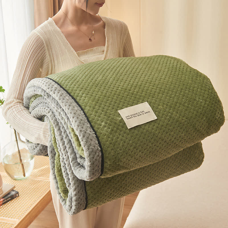 Solid Color Soft Fleece Blanket – Cozy, Warm & Lightweight
