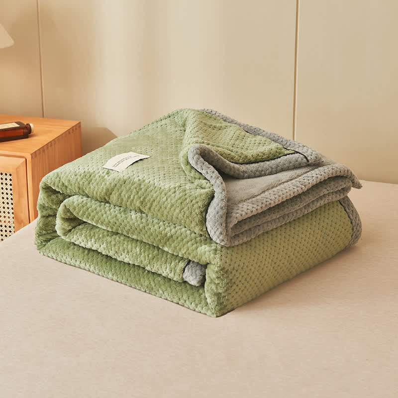 Solid Color Soft Fleece Blanket – Cozy, Warm & Lightweight