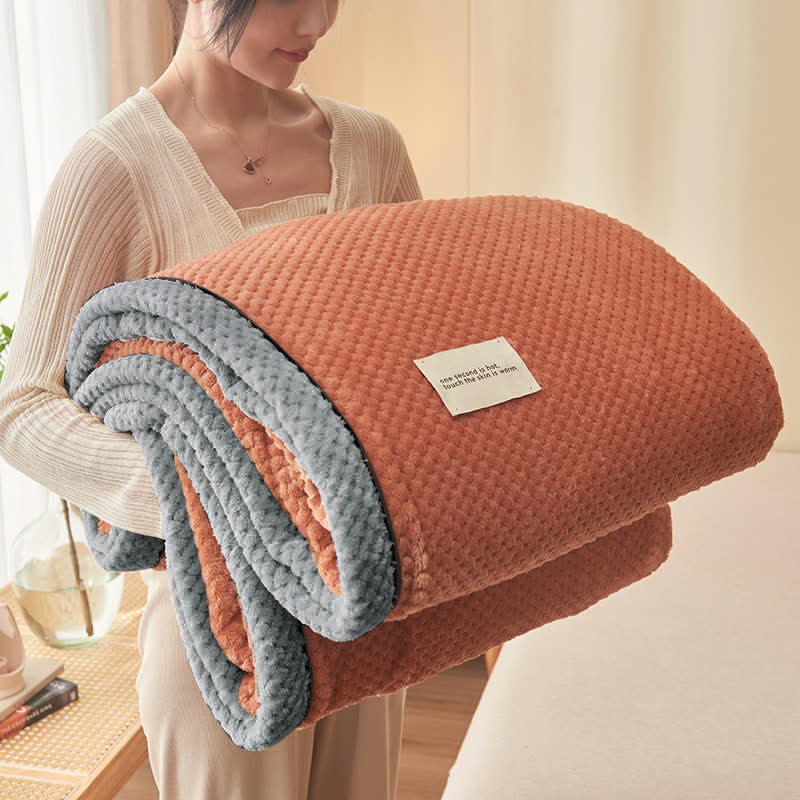 Solid Color Soft Fleece Blanket – Cozy, Warm & Lightweight