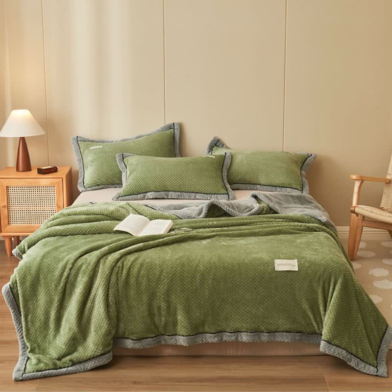 Solid Color Soft Fleece Blanket – Cozy, Warm & Lightweight