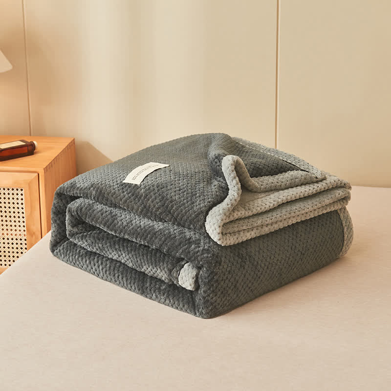 Solid Color Soft Fleece Blanket – Cozy, Warm & Lightweight