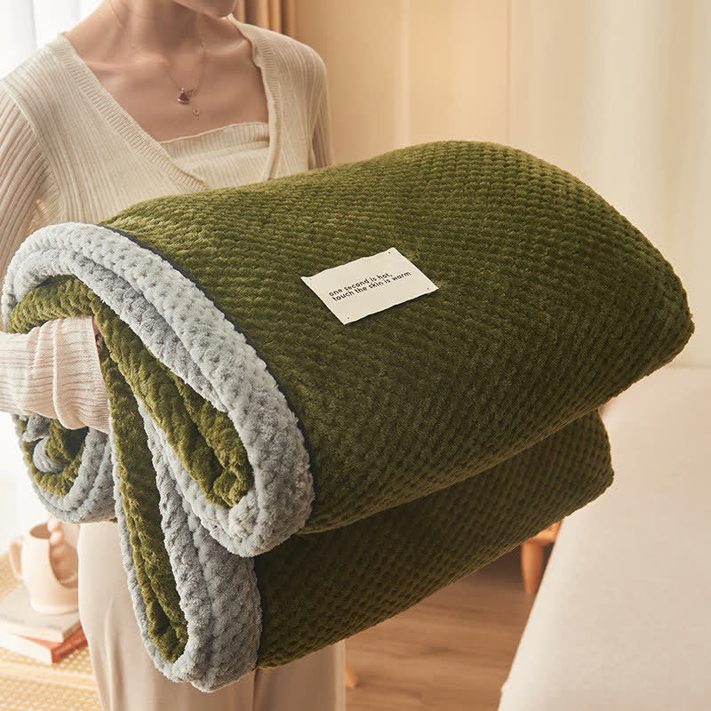 Solid Color Soft Fleece Blanket – Cozy, Warm & Lightweight