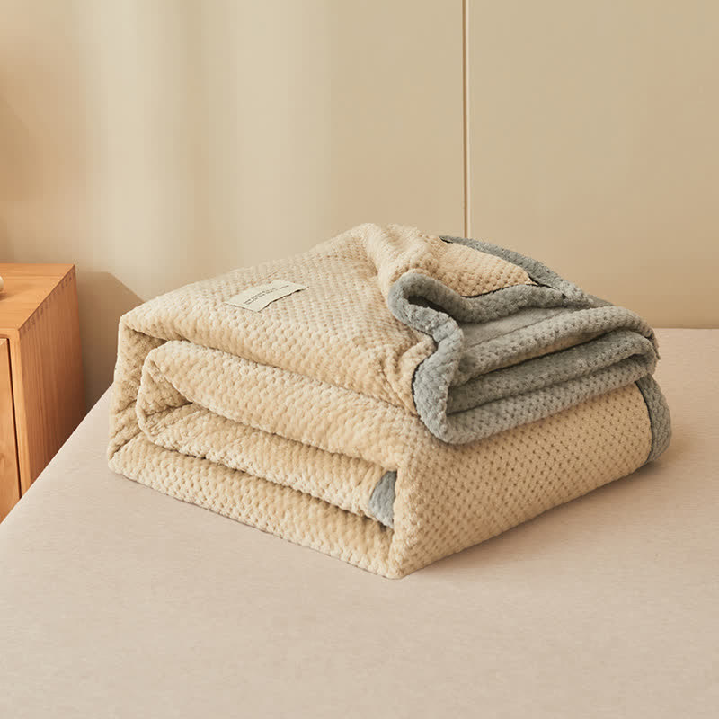 Solid Color Soft Fleece Blanket – Cozy, Warm & Lightweight