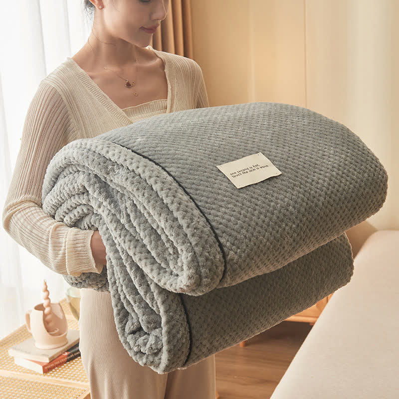 Solid Color Soft Fleece Blanket – Cozy, Warm & Lightweight