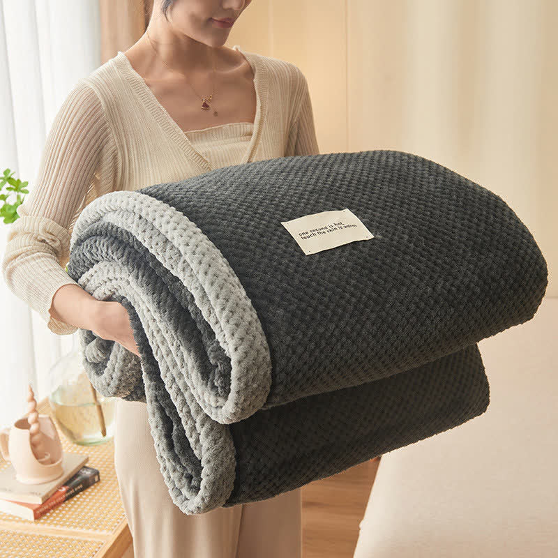 Solid Color Soft Fleece Blanket – Cozy, Warm & Lightweight
