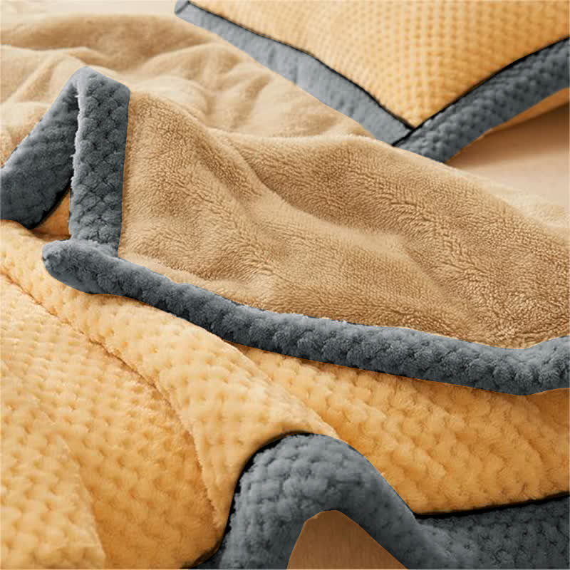 Solid Color Soft Fleece Blanket – Cozy, Warm & Lightweight