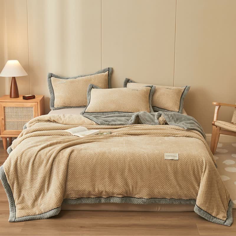 Solid Color Soft Fleece Blanket – Cozy, Warm & Lightweight
