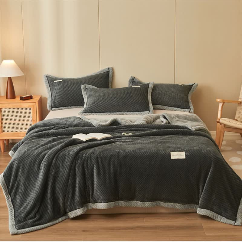 Solid Color Soft Fleece Blanket – Cozy, Warm & Lightweight