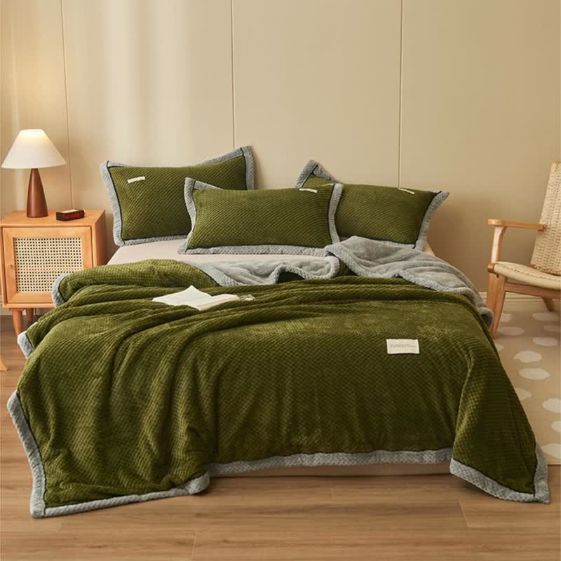 Solid Color Soft Fleece Blanket – Cozy, Warm & Lightweight