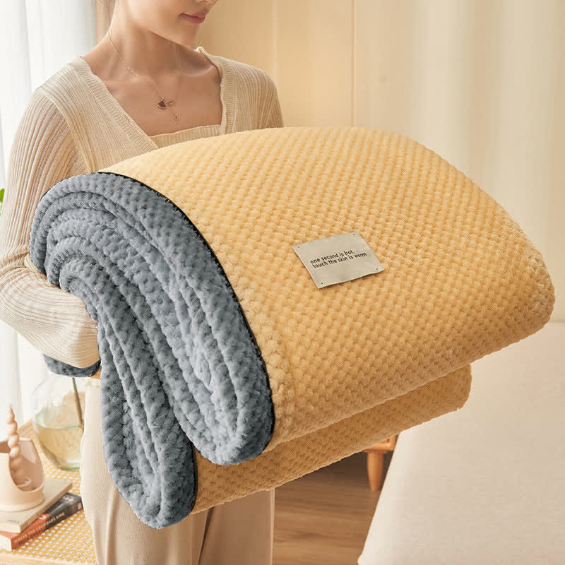 Solid Color Soft Fleece Blanket – Cozy, Warm & Lightweight