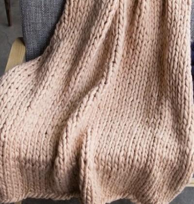 Hygge Chunky Knit Blanket – Soft & Cosy Handwoven Throw