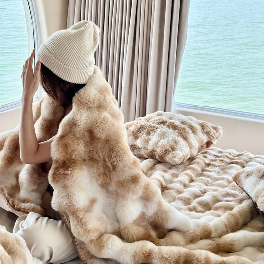 WinterVelvet – Thick Winter Blanket with Velour & Faux Fur for Ultimate Warmth