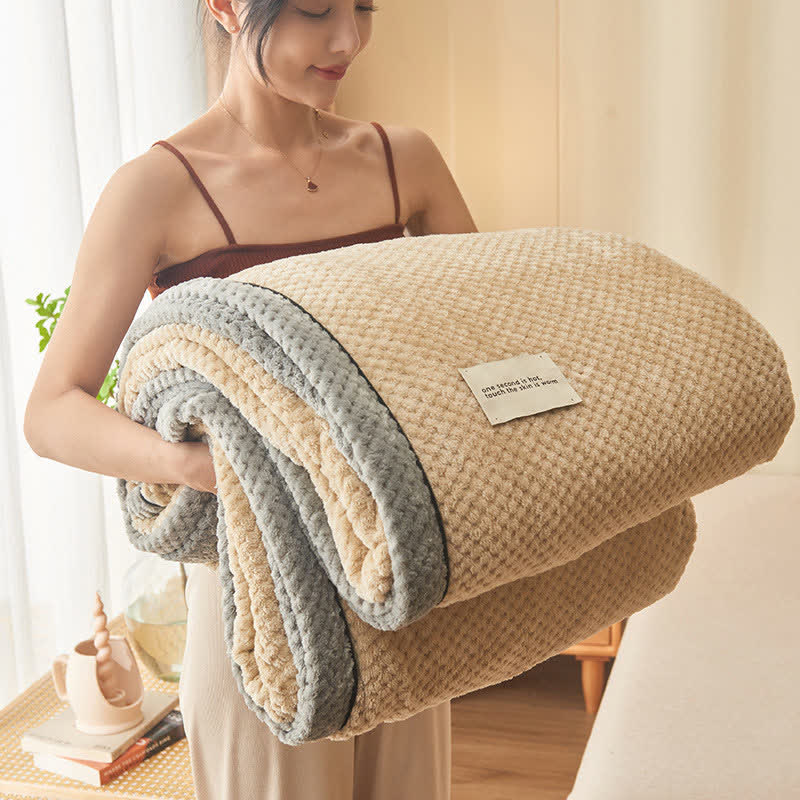 Solid Color Soft Fleece Blanket – Cozy, Warm & Lightweight