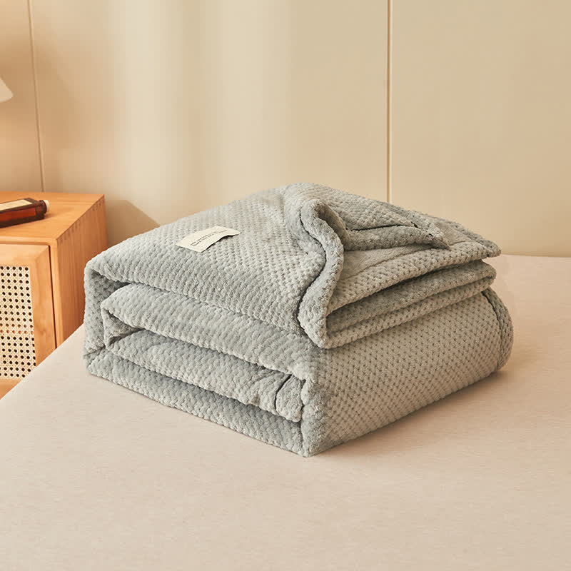 Solid Color Soft Fleece Blanket – Cozy, Warm & Lightweight